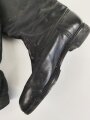 Nationale Volksarmee der DDR, Paar Stiefel für Offiziere. Sohlenlänge 27cm, ungereinigt. Getragenes Paar aus Filmfundus