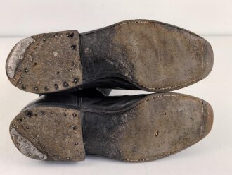 Paar Stiefel für Offiziere, vermutlich aus der Nachkriegszeit. Ungereinigtes Paar aus Filmrequisite , Sohlenlänge 30,5cm