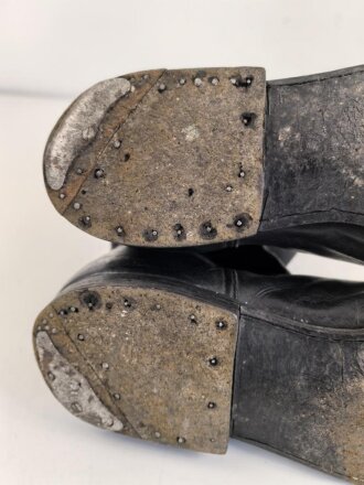 Paar Stiefel für Offiziere, vermutlich aus der Nachkriegszeit. Ungereinigtes Paar aus Filmrequisite , Sohlenlänge 30,5cm
