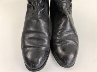 Paar Stiefel für Offiziere, vermutlich aus der Nachkriegszeit. Ungereinigtes Paar aus Filmrequisite , Sohlenlänge 30,5cm