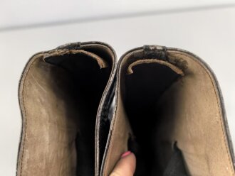 Paar Stiefel für Offiziere, vermutlich aus der Nachkriegszeit. Ungereinigtes Paar aus Filmrequisite , Sohlenlänge 30,5cm