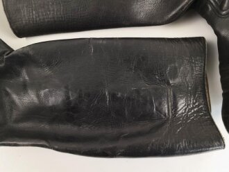 Paar Stiefel für Offiziere, vermutlich aus der Nachkriegszeit. Ungereinigtes Paar aus Filmrequisite , Sohlenlänge 30,5cm
