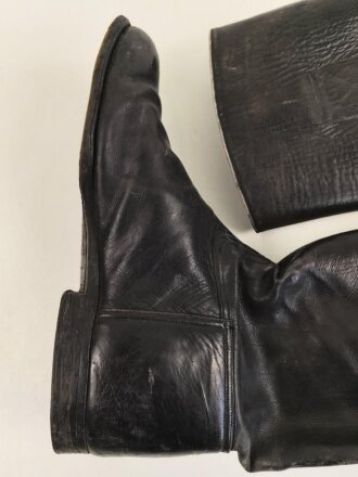 Paar Stiefel für Offiziere, vermutlich aus der Nachkriegszeit. Ungereinigtes Paar aus Filmrequisite , Sohlenlänge 30,5cm