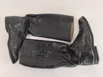 Paar Stiefel für Offiziere, vermutlich aus der Nachkriegszeit. Ungereinigtes Paar aus Filmrequisite , Sohlenlänge 30,5cm