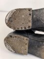 Paar Stiefel für Offiziere, vermutlich aus der Nachkriegszeit. Ungereinigtes Paar aus Filmrequisite , Sohlenlänge 30,5cm