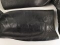 Paar Stiefel für Offiziere, vermutlich aus der Nachkriegszeit. Ungereinigtes Paar aus Filmrequisite , Sohlenlänge 30,5cm
