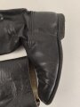 Paar Stiefel für Offiziere, vermutlich aus der Nachkriegszeit. Ungereinigtes Paar aus Filmrequisite , Sohlenlänge 30,5cm