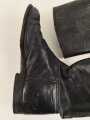 Paar Stiefel für Offiziere, vermutlich aus der Nachkriegszeit. Ungereinigtes Paar aus Filmrequisite , Sohlenlänge 30,5cm