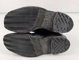 Paar Stiefel für Offiziere,  aus der Nachkriegszeit. Ungereinigtes Paar aus Filmrequisite , Sohlenlänge 29,5cm