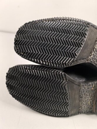 Paar Stiefel für Offiziere,  aus der Nachkriegszeit. Ungereinigtes Paar aus Filmrequisite , Sohlenlänge 29,5cm