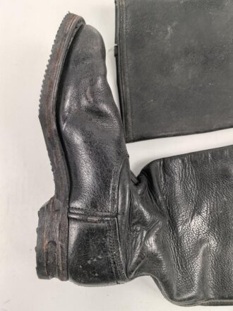Paar Stiefel für Offiziere,  aus der Nachkriegszeit. Ungereinigtes Paar aus Filmrequisite , Sohlenlänge 29,5cm