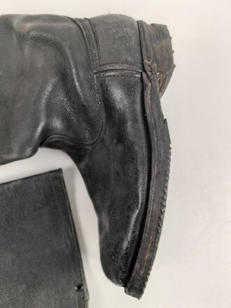 Paar Stiefel für Offiziere,  aus der Nachkriegszeit. Ungereinigtes Paar aus Filmrequisite , Sohlenlänge 29,5cm