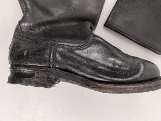 Paar Stiefel für Offiziere,  aus der Nachkriegszeit. Ungereinigtes Paar aus Filmrequisite , Sohlenlänge 29,5cm