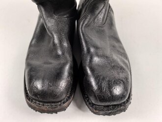 Paar Stiefel für Offiziere,  aus der Nachkriegszeit. Ungereinigtes Paar aus Filmrequisite , Sohlenlänge 29,5cm