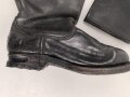 Paar Stiefel für Offiziere,  aus der Nachkriegszeit. Ungereinigtes Paar aus Filmrequisite , Sohlenlänge 29,5cm