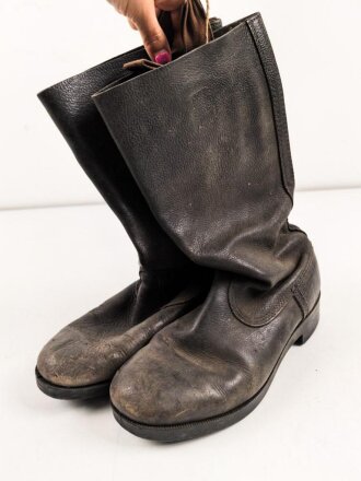 Nationale Volksarmee der DDR, Paar Stiefel für Mannschaften. Sohlenlänge 29cm, ungereinigt. Getragenes Paar aus Filmfundus