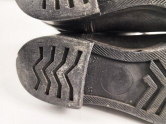Nationale Volksarmee der DDR, Paar Stiefel für Mannschaften. Sohlenlänge 29cm, ungereinigt. Getragenes Paar aus Filmfundus