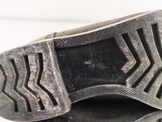 Nationale Volksarmee der DDR, Paar Stiefel für Mannschaften. Sohlenlänge 29cm, ungereinigt. Getragenes Paar aus Filmfundus