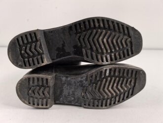 Nationale Volksarmee der DDR, Paar Stiefel für Mannschaften. Sohlenlänge 29,5cm, ungereinigt. Getragenes Paar aus Filmfundus