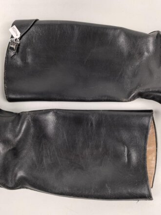 Paar Stiefel für Offiziere, vermutlich aus der Nachkriegszeit. Ungereinigtes Paar aus Filmrequisite , Sohlenlänge 33cm
