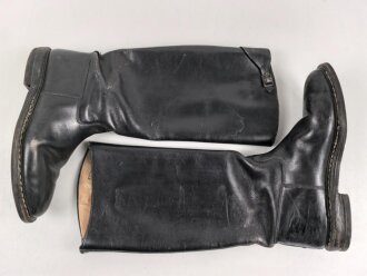 Paar Stiefel für Offiziere, vermutlich aus der Nachkriegszeit. Ungereinigtes Paar aus Filmrequisite , Sohlenlänge 33cm
