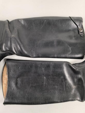 Paar Stiefel für Offiziere, vermutlich aus der Nachkriegszeit. Ungereinigtes Paar aus Filmrequisite , Sohlenlänge 33cm