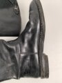 Paar Stiefel für Offiziere, vermutlich aus der Nachkriegszeit. Ungereinigtes Paar aus Filmrequisite , Sohlenlänge 33cm