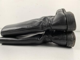Paar Stiefel für Offiziere, aus der Nachkriegszeit. Ungereinigtes Paar aus Filmrequisite , Sohlenlänge knapp32cm