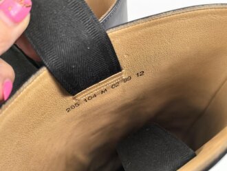 Paar Stiefel für Offiziere, aus der Nachkriegszeit. Ungereinigtes Paar aus Filmrequisite , Sohlenlänge knapp32cm