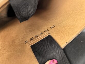 Paar Stiefel für Offiziere, aus der Nachkriegszeit. Ungereinigtes Paar aus Filmrequisite , Sohlenlänge knapp32cm