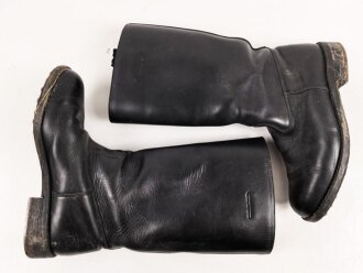 Paar Stiefel für Offiziere, aus der Nachkriegszeit. Ungereinigtes Paar aus Filmrequisite , Sohlenlänge knapp32cm