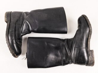 Paar Stiefel für Offiziere, aus der Nachkriegszeit. Ungereinigtes Paar aus Filmrequisite , Sohlenlänge knapp32cm