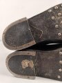 Paar Stiefel für Offiziere, aus der Nachkriegszeit. Ungereinigtes Paar aus Filmrequisite , Sohlenlänge knapp32cm