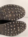 Paar Stiefel für Offiziere, aus der Nachkriegszeit. Ungereinigtes Paar aus Filmrequisite , Sohlenlänge knapp32cm