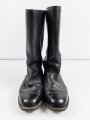 Paar Stiefel für Offiziere, aus der Nachkriegszeit. Ungereinigtes Paar aus Filmrequisite , Sohlenlänge knapp32cm