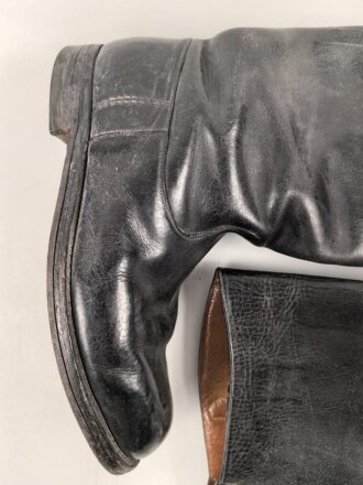 Paar Stiefel für Offiziere, vermutlich aus der Nachkriegszeit. Ungereinigtes Paar aus Filmrequisite , Sohlenlänge knapp 33cm