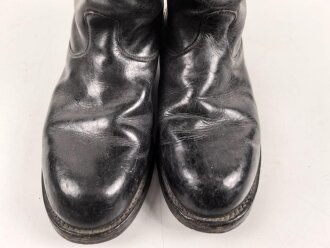 Paar Stiefel für Offiziere, vermutlich aus der Nachkriegszeit. Ungereinigtes Paar aus Filmrequisite , Sohlenlänge knapp 33cm