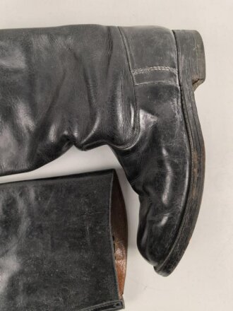 Paar Stiefel für Offiziere, vermutlich aus der Nachkriegszeit. Ungereinigtes Paar aus Filmrequisite , Sohlenlänge knapp 33cm