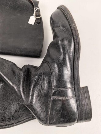 Paar Stiefel für Offiziere, vermutlich aus der Nachkriegszeit. Ungereinigtes Paar aus Filmrequisite , Sohlenlänge knapp 33cm