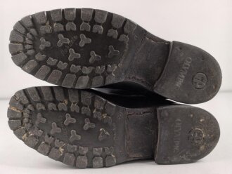 Paar Stiefel für Offiziere,  aus der Nachkriegszeit. Ungereinigtes Paar aus Filmrequisite , Sohlenlänge 29,5