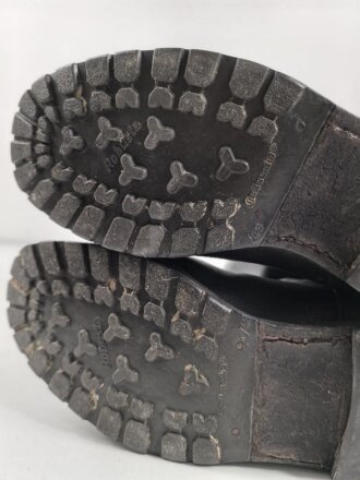 Paar Stiefel für Offiziere,  aus der Nachkriegszeit. Ungereinigtes Paar aus Filmrequisite , Sohlenlänge 29,5