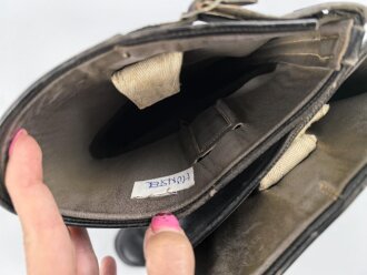 Paar Stiefel für Offiziere,  aus der Nachkriegszeit. Ungereinigtes Paar aus Filmrequisite , Sohlenlänge 29,5