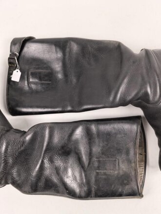 Paar Stiefel für Offiziere,  aus der Nachkriegszeit. Ungereinigtes Paar aus Filmrequisite , Sohlenlänge 29,5