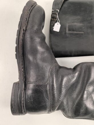 Paar Stiefel für Offiziere,  aus der Nachkriegszeit. Ungereinigtes Paar aus Filmrequisite , Sohlenlänge 29,5