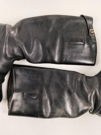 Paar Stiefel für Offiziere,  aus der Nachkriegszeit. Ungereinigtes Paar aus Filmrequisite , Sohlenlänge 29,5