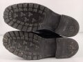 Paar Stiefel für Offiziere,  aus der Nachkriegszeit. Ungereinigtes Paar aus Filmrequisite , Sohlenlänge 29,5