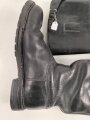 Paar Stiefel für Offiziere,  aus der Nachkriegszeit. Ungereinigtes Paar aus Filmrequisite , Sohlenlänge 29,5