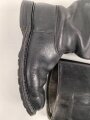 Paar Stiefel für Offiziere,  aus der Nachkriegszeit. Ungereinigtes Paar aus Filmrequisite , Sohlenlänge 29,5