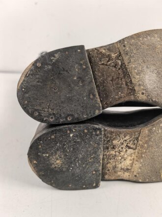 Paar Stiefel für Offiziere, vermutlich aus der Nachkriegszeit. Ungereinigtes Paar aus Filmrequisite , Sohlenlänge 30,5cm
