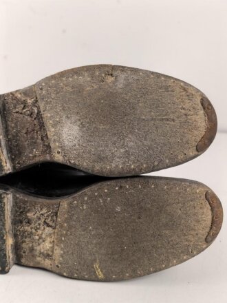 Paar Stiefel für Offiziere, vermutlich aus der Nachkriegszeit. Ungereinigtes Paar aus Filmrequisite , Sohlenlänge 30,5cm